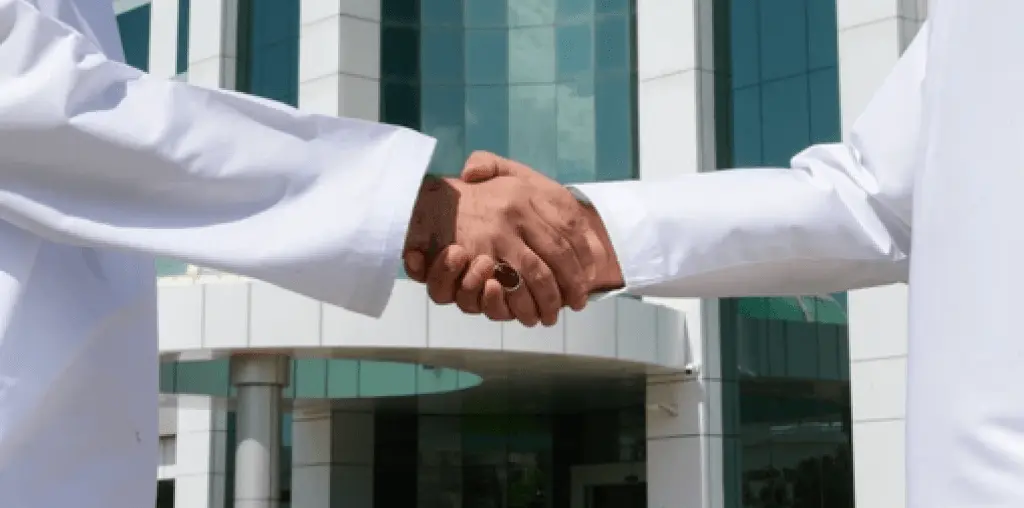 omani people handshaking